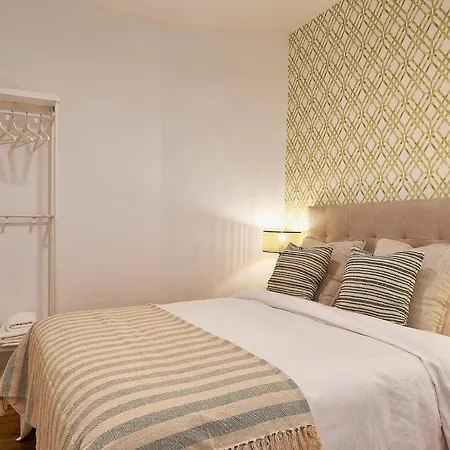 Apartment Shine Center *